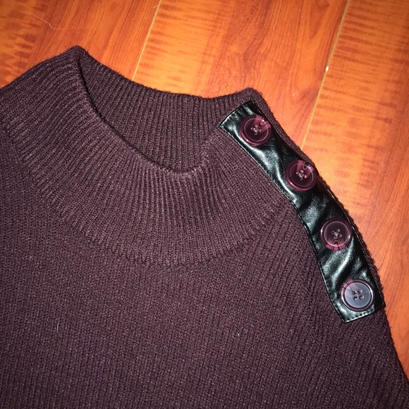 SOLD NEW YORK & COMPANY Cape - Picture 4 of 4